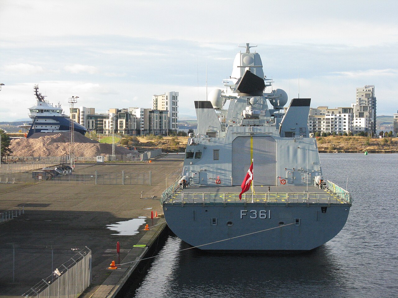 'HDMS Iver Huitfeldt' - F361 - geograph.org.uk - 5180787.jpg